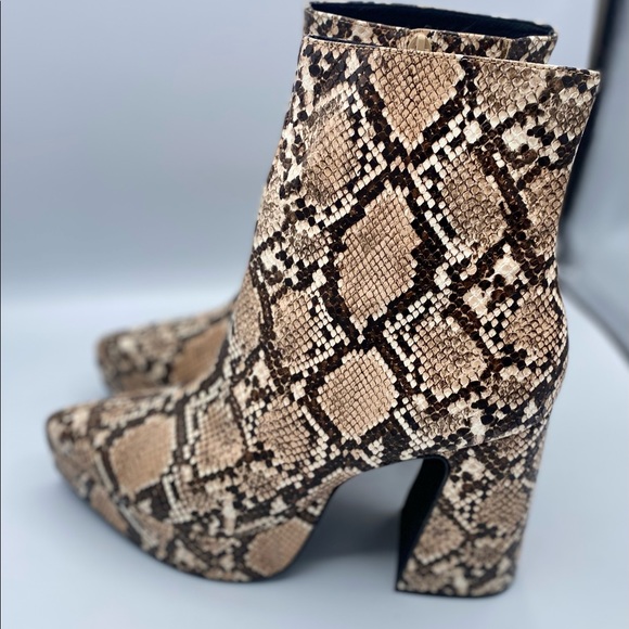 Jeffrey Campbell Dormant Chunky Platform Beige Snake Print Boots Size 9 NIB - Picture 9 of 16